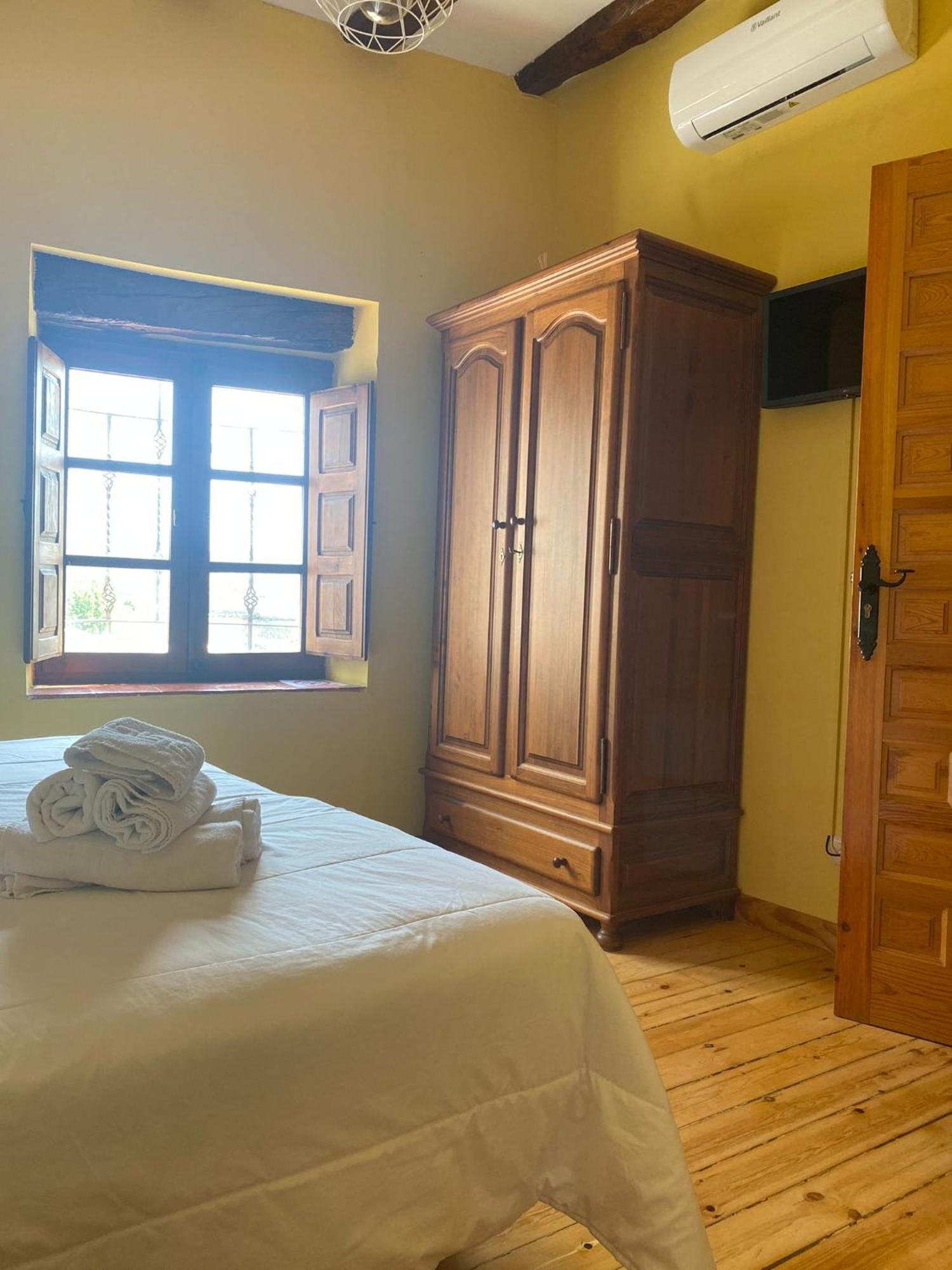 קינטנייה דה אונסימו Hotel Restaurante Agapio De Tresnino מראה חיצוני תמונה