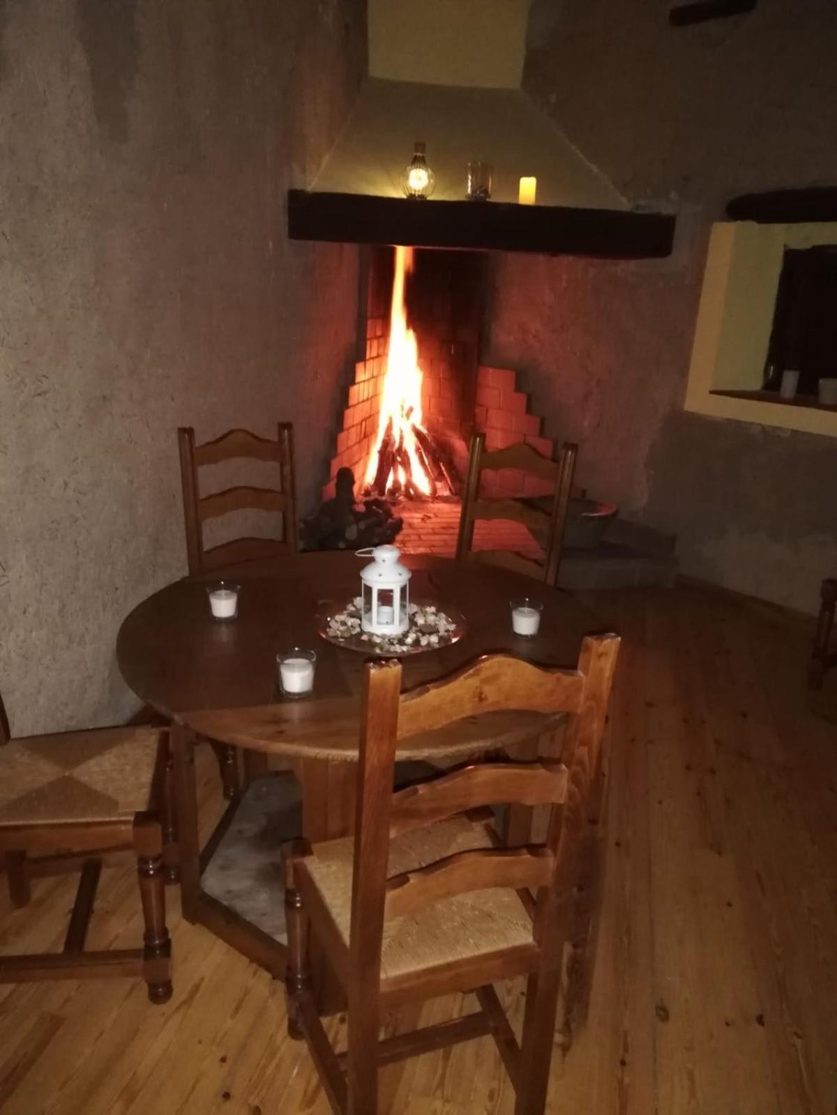 קינטנייה דה אונסימו Hotel Restaurante Agapio De Tresnino מראה חיצוני תמונה