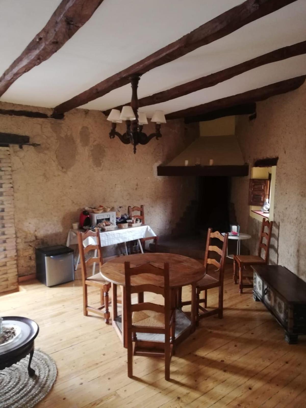 קינטנייה דה אונסימו Hotel Restaurante Agapio De Tresnino מראה חיצוני תמונה