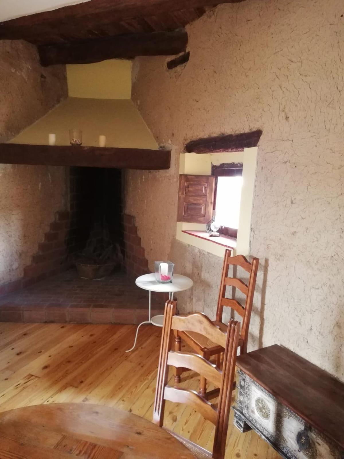קינטנייה דה אונסימו Hotel Restaurante Agapio De Tresnino מראה חיצוני תמונה